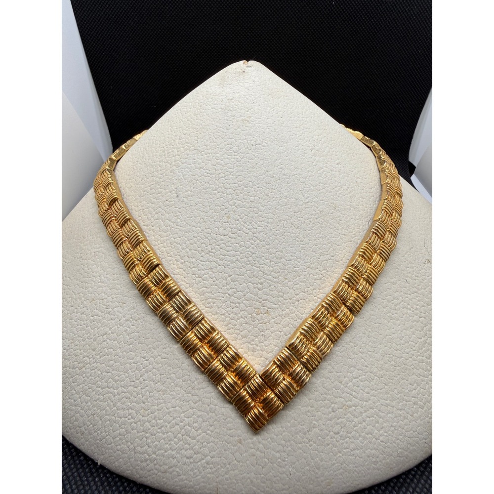 Avon Nina Ricci Gold Tone V Shape Basketweave Collar Necklace Vintage Statement